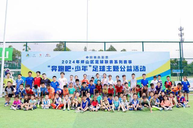 奚梦瑶亮相上海大师赛，观众席成秀场